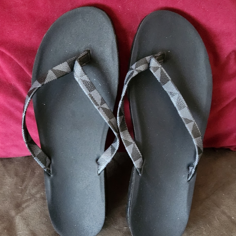 Flip flops size 9